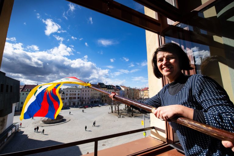 Tibetské vlajky na radnicích